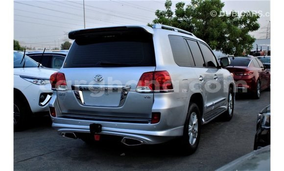 Buy Import Toyota Land Cruiser White Car in Import - Dubai in Ashanti Buy Import Toyota Land Cruiser White Car in Import - Dubai in Ashanti