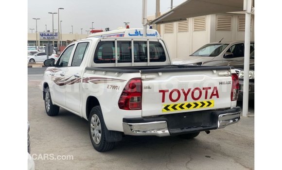 Sayi Imported Toyota Hilux White Mota in Import - Dubai a Ashanti Sayi Imported Toyota Hilux White Mota in Import - Dubai a Ashanti