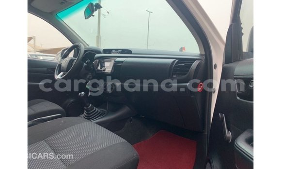 Sayi Imported Toyota Hilux White Mota in Import - Dubai a Ashanti Sayi Imported Toyota Hilux White Mota in Import - Dubai a Ashanti