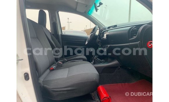 Sayi Imported Toyota Hilux White Mota in Import - Dubai a Ashanti Sayi Imported Toyota Hilux White Mota in Import - Dubai a Ashanti