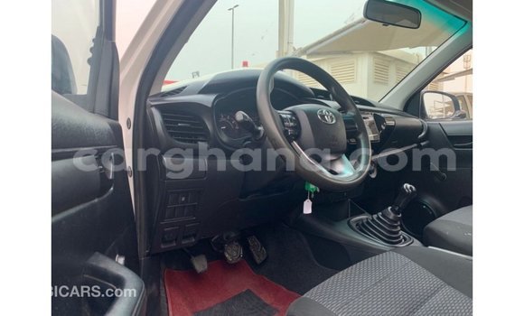 Sayi Imported Toyota Hilux White Mota in Import - Dubai a Ashanti Sayi Imported Toyota Hilux White Mota in Import - Dubai a Ashanti