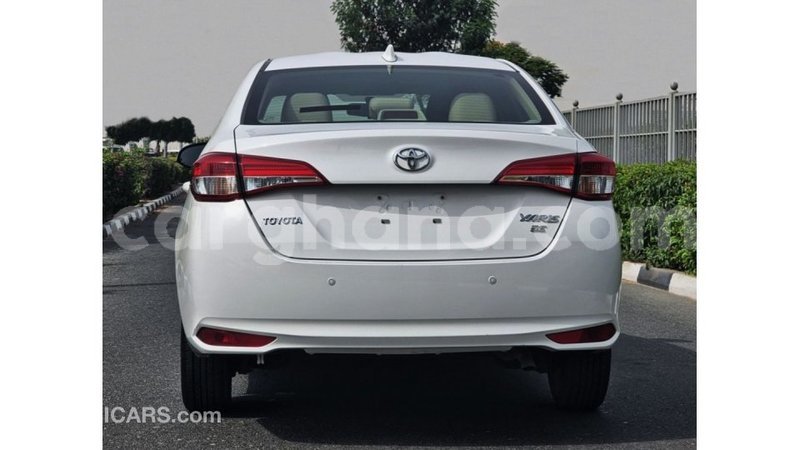 Big with watermark toyota yaris ashanti import dubai 46854