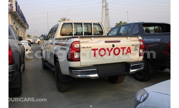 Buy Import Toyota Hilux White Car in Import - Dubai in Ashanti Buy Import Toyota Hilux White Car in Import - Dubai in Ashanti