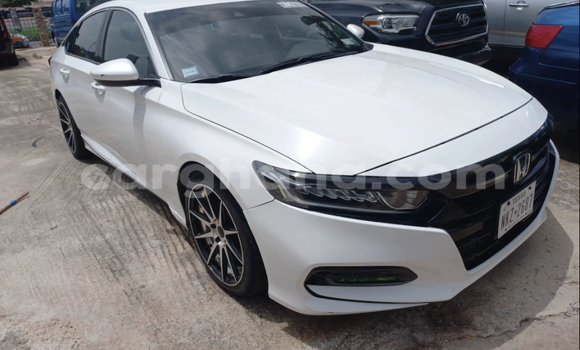 Ra Àlòkù Honda Accord funfun Ọkọ̀ in Accra ni Greater Accra