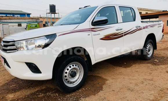 Buy Used Toyota Hilux White Car in Sekondi–Takoradi Metropolitan in Western Buy Used Toyota Hilux White Car in Sekondi–Takoradi Metropolitan in Western