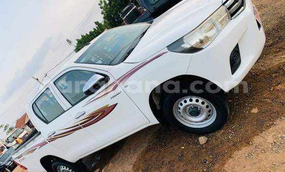 Buy Used Toyota Hilux White Car in Sekondi–Takoradi Metropolitan in Western Buy Used Toyota Hilux White Car in Sekondi–Takoradi Metropolitan in Western