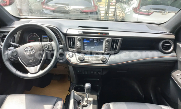 Ra Àlòkù Toyota RAV4 funfun Ọkọ̀ in Accra ni Greater Accra Ra Àlòkù Toyota RAV4 funfun Ọkọ̀ in Accra ni Greater Accra