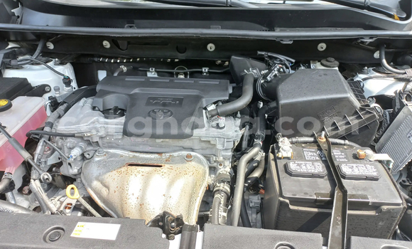 Ra Àlòkù Toyota RAV4 funfun Ọkọ̀ in Accra ni Greater Accra Ra Àlòkù Toyota RAV4 funfun Ọkọ̀ in Accra ni Greater Accra