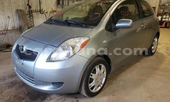 Sayi Na hannu Toyota Yaris Azurfa Mota in Accra a Greater Accra