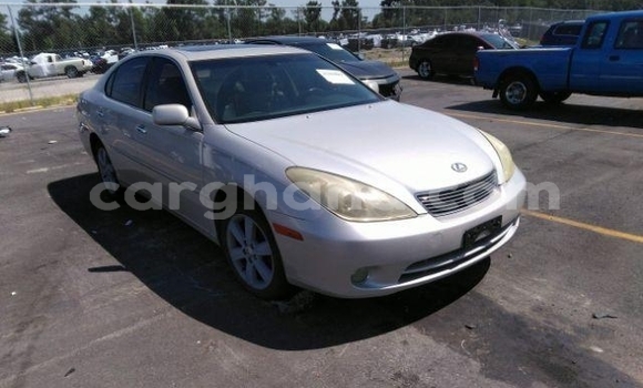 Ra Àlòkù Lexus ES Silver Ọkọ̀ in Tema ni Greater Accra