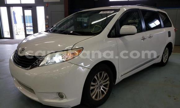 Buy Used Toyota Sienna White Car in Accra in Greater Accra