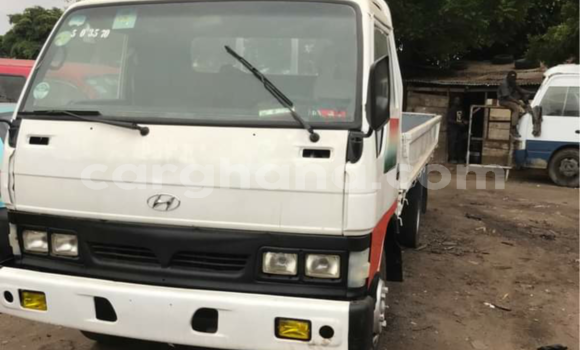 Sayi Na hannu Hyundai Cargo White Mota in Sekondi a Yamma