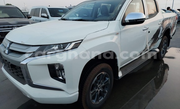 Buy Used Mitsubishi L200 White Car in Accra in Greater Accra