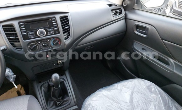 Ra Àlòkù Mitsubishi L200 funfun Ọkọ̀ in Accra ni Greater Accra Ra Àlòkù Mitsubishi L200 funfun Ọkọ̀ in Accra ni Greater Accra