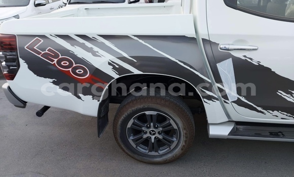 Ra Àlòkù Mitsubishi L200 funfun Ọkọ̀ in Accra ni Greater Accra Ra Àlòkù Mitsubishi L200 funfun Ọkọ̀ in Accra ni Greater Accra