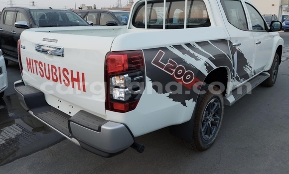 Ra Àlòkù Mitsubishi L200 funfun Ọkọ̀ in Accra ni Greater Accra Ra Àlòkù Mitsubishi L200 funfun Ọkọ̀ in Accra ni Greater Accra