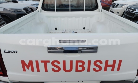 Ra Àlòkù Mitsubishi L200 funfun Ọkọ̀ in Accra ni Greater Accra Ra Àlòkù Mitsubishi L200 funfun Ọkọ̀ in Accra ni Greater Accra