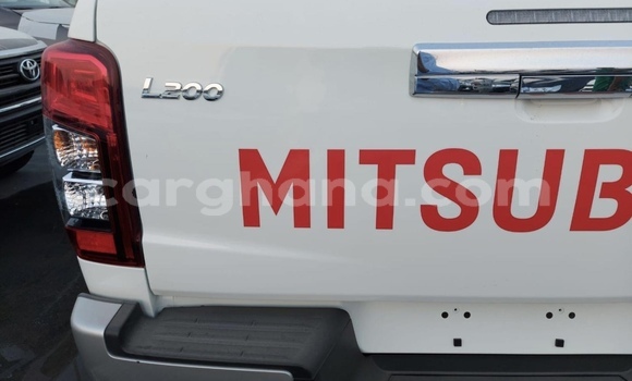 Ra Àlòkù Mitsubishi L200 funfun Ọkọ̀ in Accra ni Greater Accra Ra Àlòkù Mitsubishi L200 funfun Ọkọ̀ in Accra ni Greater Accra