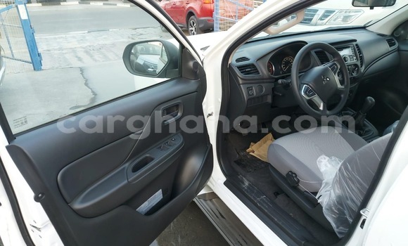 Ra Àlòkù Mitsubishi L200 funfun Ọkọ̀ in Accra ni Greater Accra Ra Àlòkù Mitsubishi L200 funfun Ọkọ̀ in Accra ni Greater Accra