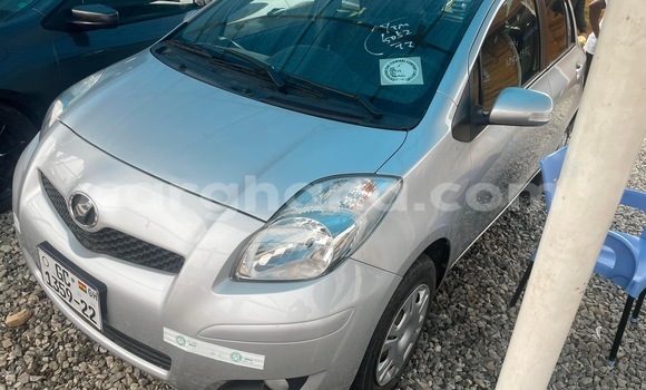 Ra Àlòkù Toyota Vitz Silver Ọkọ̀ in Accra ni Greater Accra
