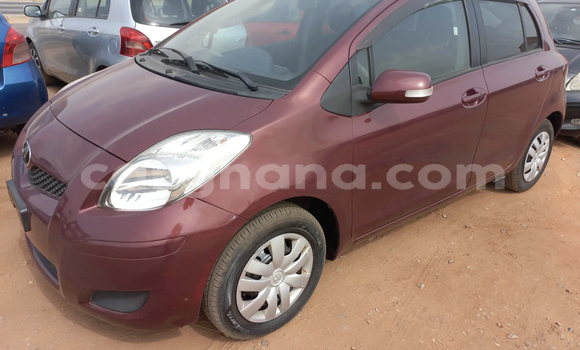 Sayi Na hannu Toyota Vitz Brown Mota in Accra a Greater Accra