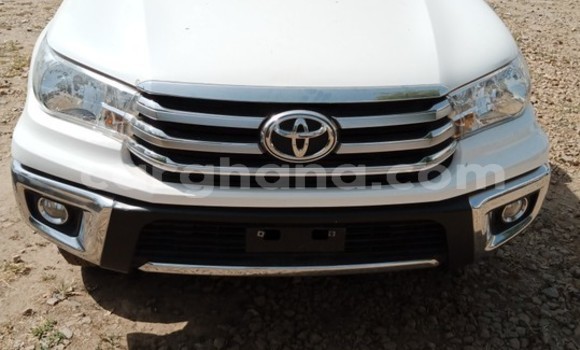 Ra Àlòkù Toyota Hilux funfun Ọkọ̀ in Sekondi ni Oorun