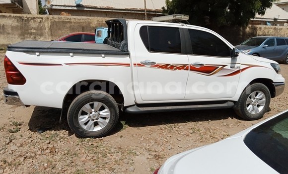 Sayi Na hannu Toyota Hilux White Mota in Sekondi a Yamma Sayi Na hannu Toyota Hilux White Mota in Sekondi a Yamma