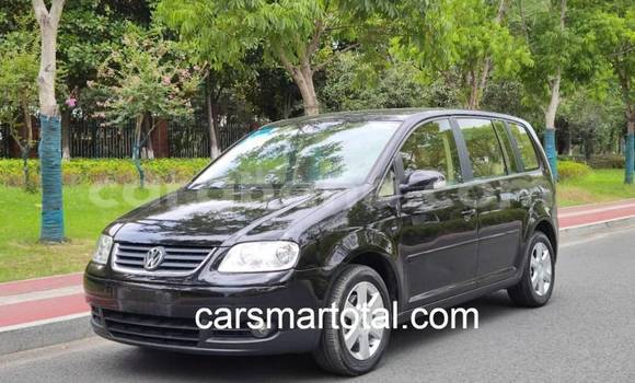Ra Àlòkù Volkswagen Touran Silver Ọkọ̀ in Accra ni Greater Accra