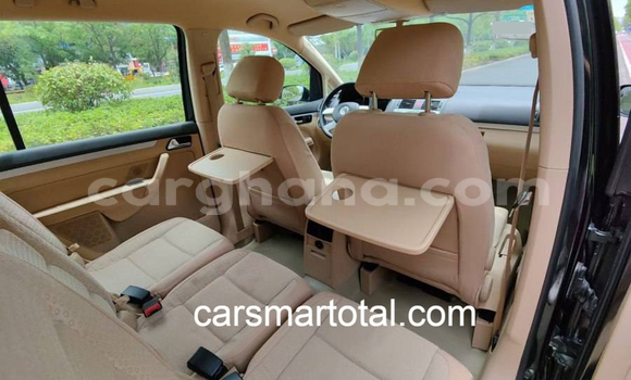 Buy Used Volkswagen Touran Silver Car in Accra in Greater Accra Buy Used Volkswagen Touran Silver Car in Accra in Greater Accra