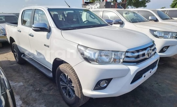 Sayi Na hannu Toyota Hilux White Mota in Accra a Greater Accra Sayi Na hannu Toyota Hilux White Mota in Accra a Greater Accra