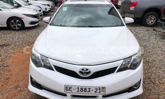 Buy Used Toyota Camry White Car in Accra in Greater Accra