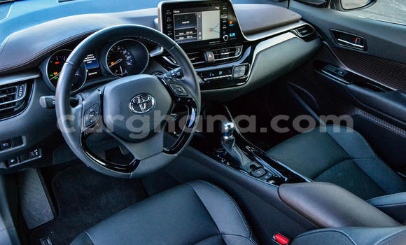 Sayi Na hannu Toyota C-HR Azurfa Mota in Accra a Greater Accra Sayi Na hannu Toyota C-HR Azurfa Mota in Accra a Greater Accra