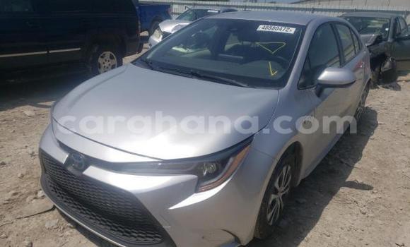 Sayi Na hannu Toyota Corolla Azurfa Mota in Accra a Greater Accra