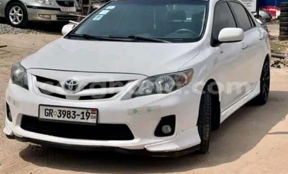 Ra Àlòkù Toyota Corolla funfun Ọkọ̀ in Accra ni Greater Accra