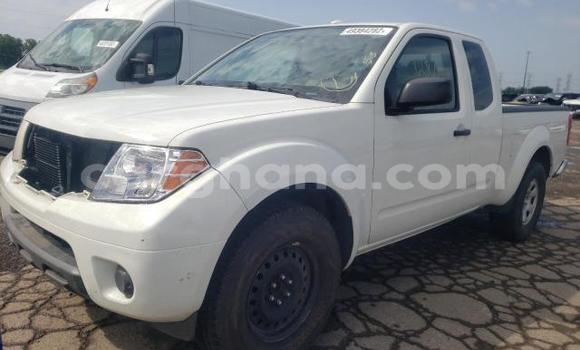 Ra Àlòkù Nissan Frontier funfun Ọkọ̀ in Tema ni Greater Accra