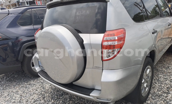 Ra Àlòkù Toyota RAV4 Silver Ọkọ̀ in Accra ni Greater Accra Ra Àlòkù Toyota RAV4 Silver Ọkọ̀ in Accra ni Greater Accra