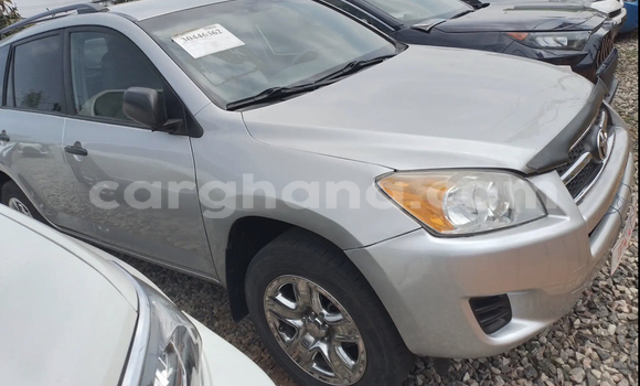 Ra Àlòkù Toyota RAV4 Silver Ọkọ̀ in Accra ni Greater Accra Ra Àlòkù Toyota RAV4 Silver Ọkọ̀ in Accra ni Greater Accra