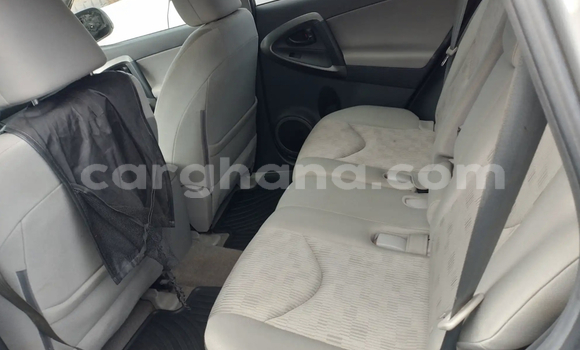 Ra Àlòkù Toyota RAV4 Silver Ọkọ̀ in Accra ni Greater Accra Ra Àlòkù Toyota RAV4 Silver Ọkọ̀ in Accra ni Greater Accra