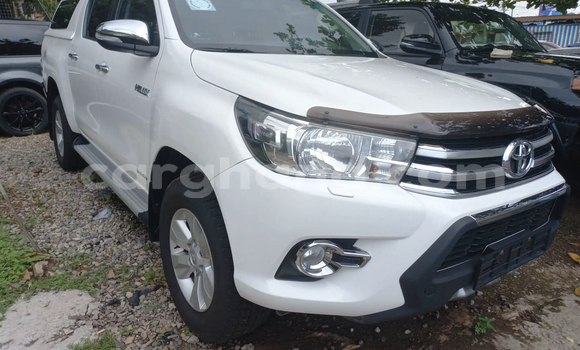 Buy Used Toyota Hilux White Car in Accra in Greater Accra Buy Used Toyota Hilux White Car in Accra in Greater Accra