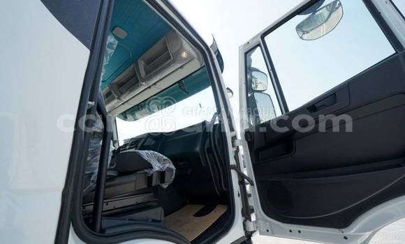 Buy New Iveco Trakker White Truck in Import - Dubai in Ashanti Buy New Iveco Trakker White Truck in Import - Dubai in Ashanti