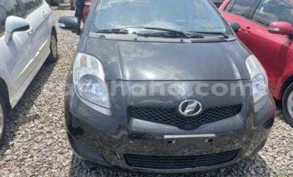 Sayi Na hannu Toyota Vitz Black Mota in Accra a Greater Accra