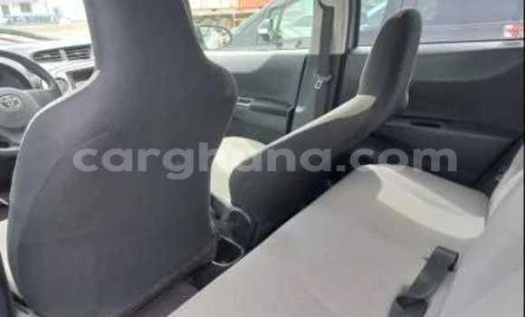 Sayi Na hannu Toyota Vitz Azurfa Mota in Accra a Greater Accra Sayi Na hannu Toyota Vitz Azurfa Mota in Accra a Greater Accra