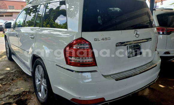 Ra Àlòkù Mercedes‒Benz GL–Class funfun Ọkọ̀ in Accra ni Greater Accra