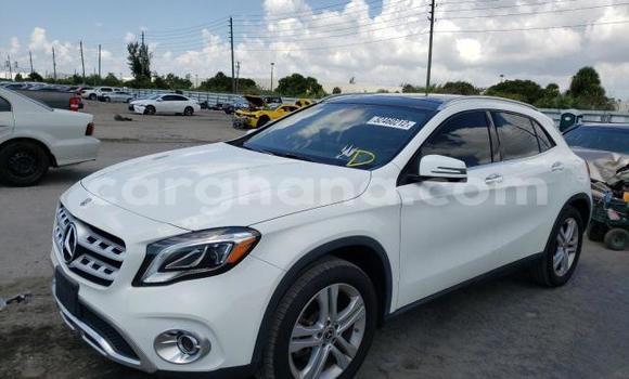 Ra Àlòkù Mercedes‒Benz GLA-klasse funfun Ọkọ̀ in Accra ni Greater Accra