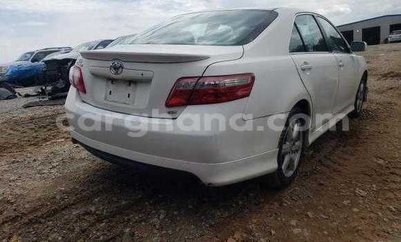 Sayi Na hannu Toyota Camry White Mota in Accra a Greater Accra Sayi Na hannu Toyota Camry White Mota in Accra a Greater Accra