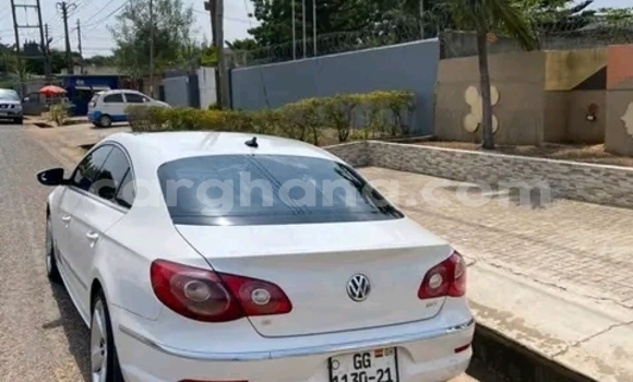 Buy Used Volkswagen Golf White Car in Accra in Greater Accra Buy Used Volkswagen Golf White Car in Accra in Greater Accra