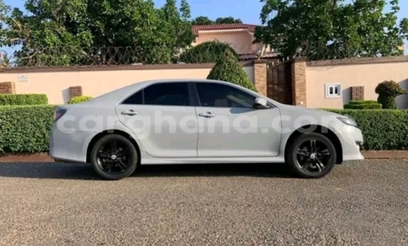 Ra Àlòkù Toyota Camry Silver Ọkọ̀ in Accra ni Greater Accra