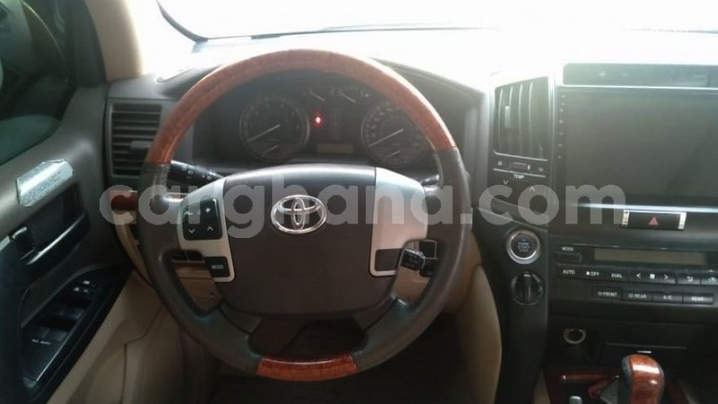 Big with watermark toyota land cruiser ashanti import dubai 47310