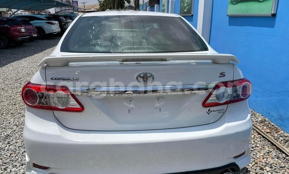 Sayi Na hannu Toyota Corolla White Mota in Accra a Greater Accra Sayi Na hannu Toyota Corolla White Mota in Accra a Greater Accra