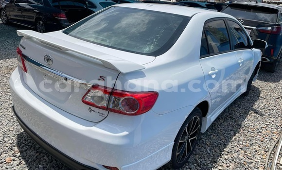 Sayi Na hannu Toyota Corolla White Mota in Accra a Greater Accra Sayi Na hannu Toyota Corolla White Mota in Accra a Greater Accra